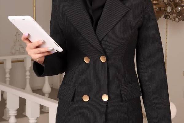 استایل حرفه‌ای با اقتصاد: خرید مانتو و شلوار اداری با شیکی و قیمت مناسب