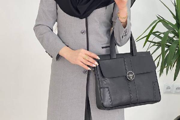 راحتی با مانتوهای اداری: انتخابی مناسب برای زنان مدرن