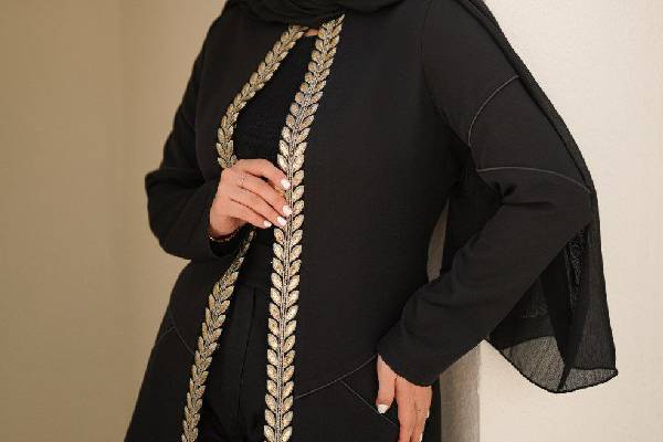 جذابیت مطلق: انتخاب هوشمندانه مانتو مجلسی مشکی با کیفیت و استایل بی‌نظیر