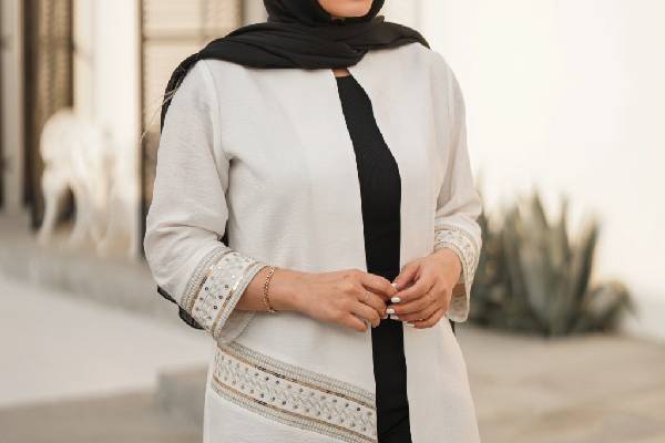 جلوه شگفت‌انگیز: مانتو مجلسی با جزئیات شیک و طراحی دلفین