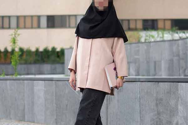 جستجوی مدل‌های باشکوه: مرکز خرید مانتو دانشجویی با تنوع فوق‌العاده