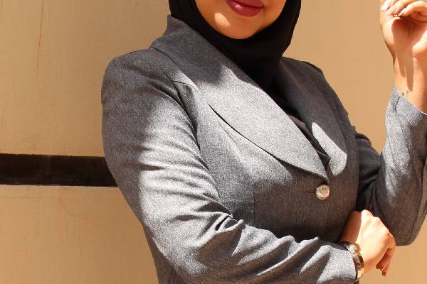 استایل رسمی با مانتو اداری: نماد زیبایی و شیاکت در محیط کار