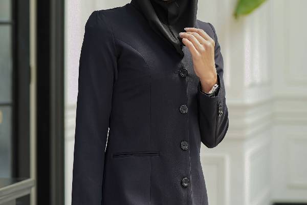 ترکیب هوشمندانه: استایل رسمی با جلوه مدرن در مانتو شلوار فرم اداری